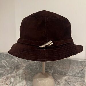 BURBERRY SUEDE BUCKET HAT